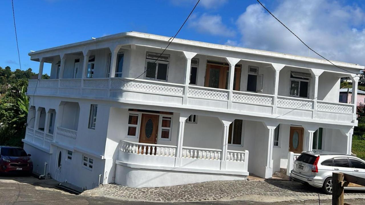 The Golden Inn Marigot Bagian luar foto